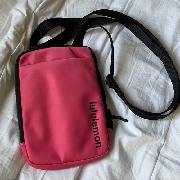 Lululemon Easy Access Crossbody Mini Bag - Picture 3 of 6
